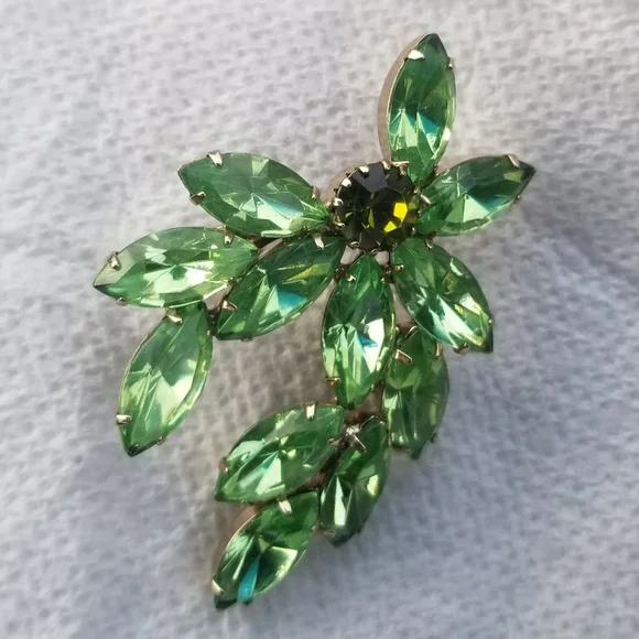 Relisted Vintage uranium glass rhinestone brooch green sparkly depression UV pin - Picture 8 of 14
